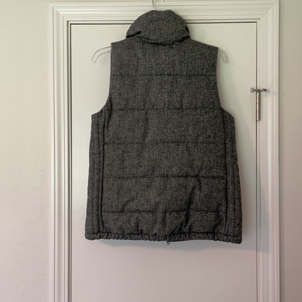 Old Navy puffer vest - size Small - Picture 3 of 6